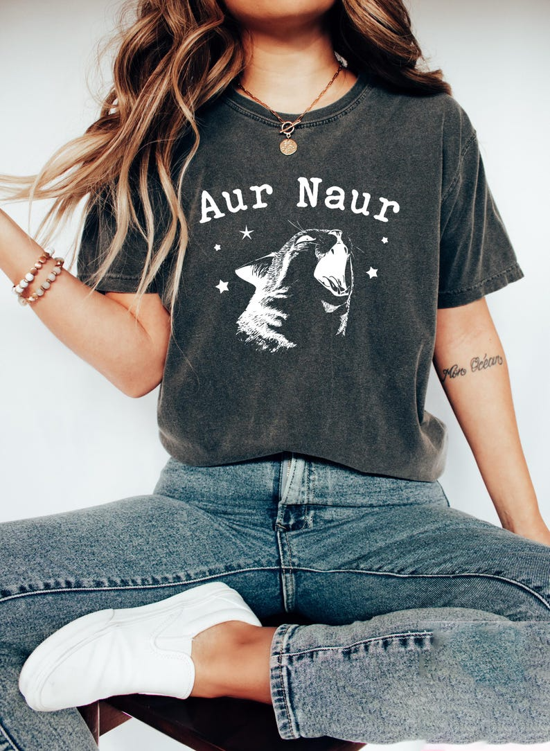 Aur Naur Cat T-shirt, Funny Women's Sweatshirt, Cute Cat Mama Shirt, Silly Cat Meme Crewneck, Humorous Mom Gift, Retro Cat Lover Tee