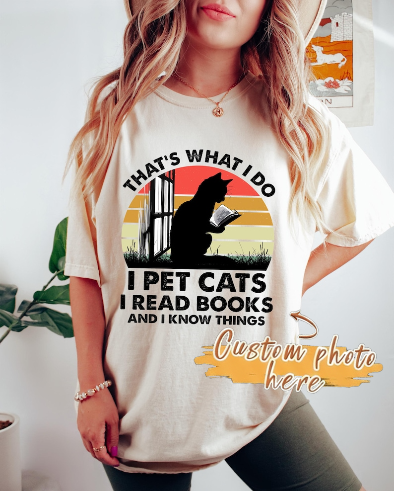 Cats And Books T-shirt, Reader Cat Shirt, That's What I Do I Pet Cats I Read Books And I Know Things Sweatshirt, Bookworm Cat Owner Gift