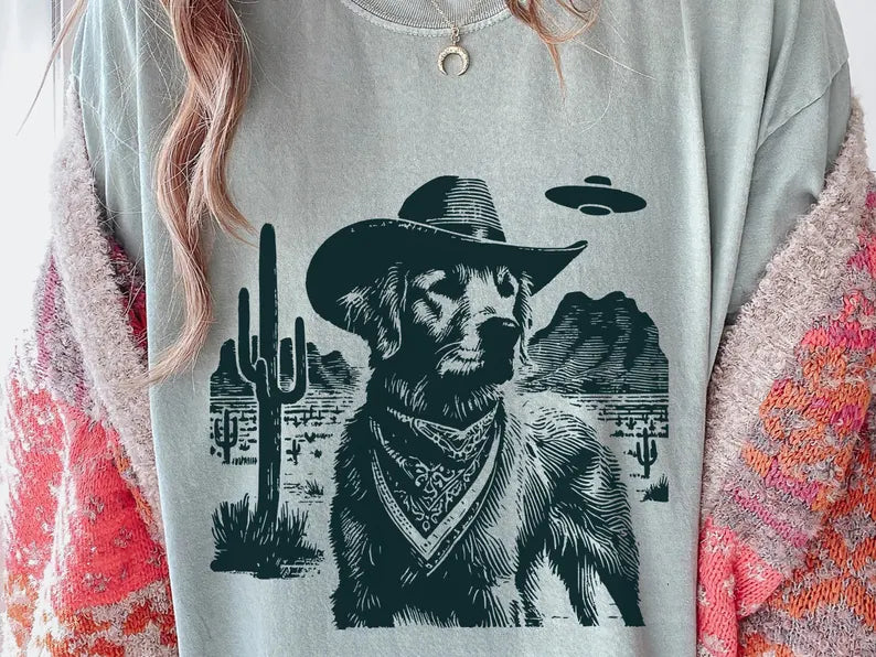 Vintage Golden Retriever UFO Shirt – Western Cowboy Goldie Tee, Retro Alien Dog T-Shirt, Perfect Gift for Retriever Mom, Dad & Dog Lovers