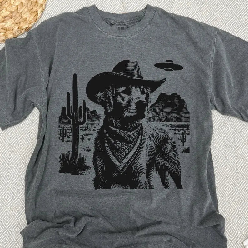 Vintage Golden Retriever UFO Shirt – Western Cowboy Goldie Tee, Retro Alien Dog T-Shirt, Perfect Gift for Retriever Mom, Dad & Dog Lovers