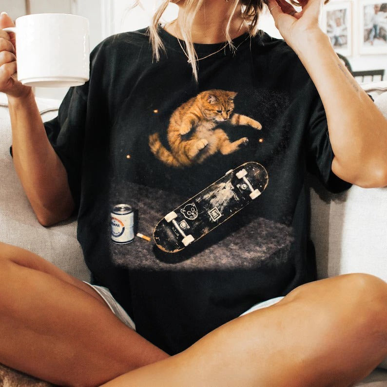 Skateboarding Cat Graphic T Shirt, Vintage Cats Skate Tee, Retro Streetwear Shirts, Funny Kitten Top, Unisex Oversized Cool Beer Tshirt